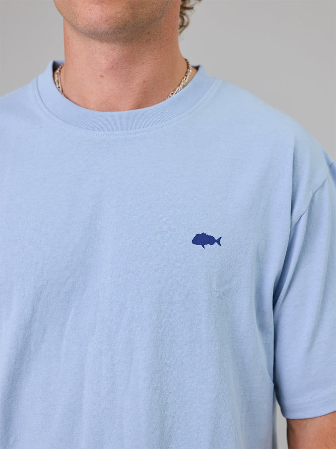 JUST ANOTHER FISHERMAN STAMP SEA TEE WASHED BLUE