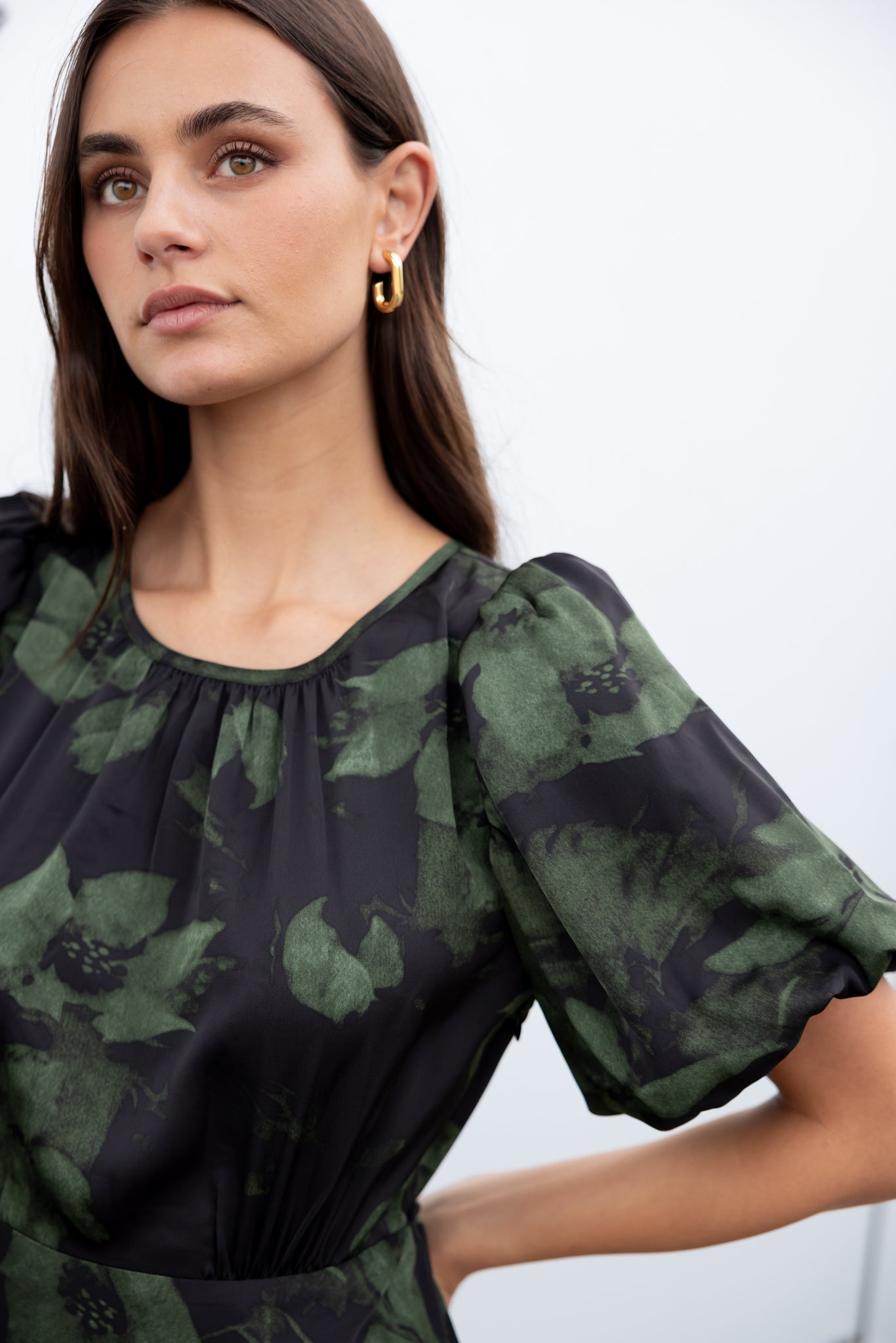 STORIES BE TOLD STAGE SATIN PUFF SLEEVE FLOATY MAXI DRESS