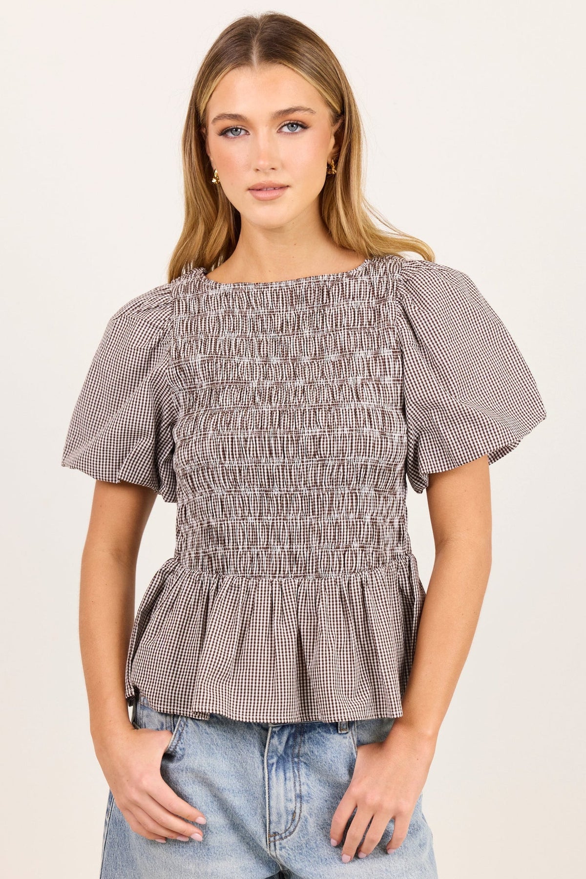 STORIES BE TOLD ARTIFACT MINI GINGHAM SHIRRED BUBBLE SLEEVE TOP