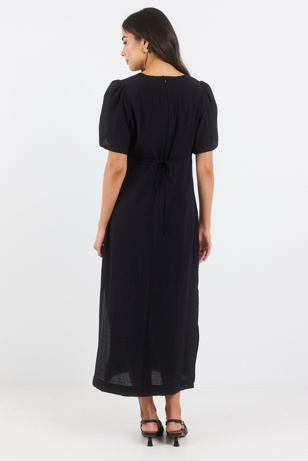 STORIES BE TOLD COMMEND SHAPED SHORT SLEEVE MAXI DRESS