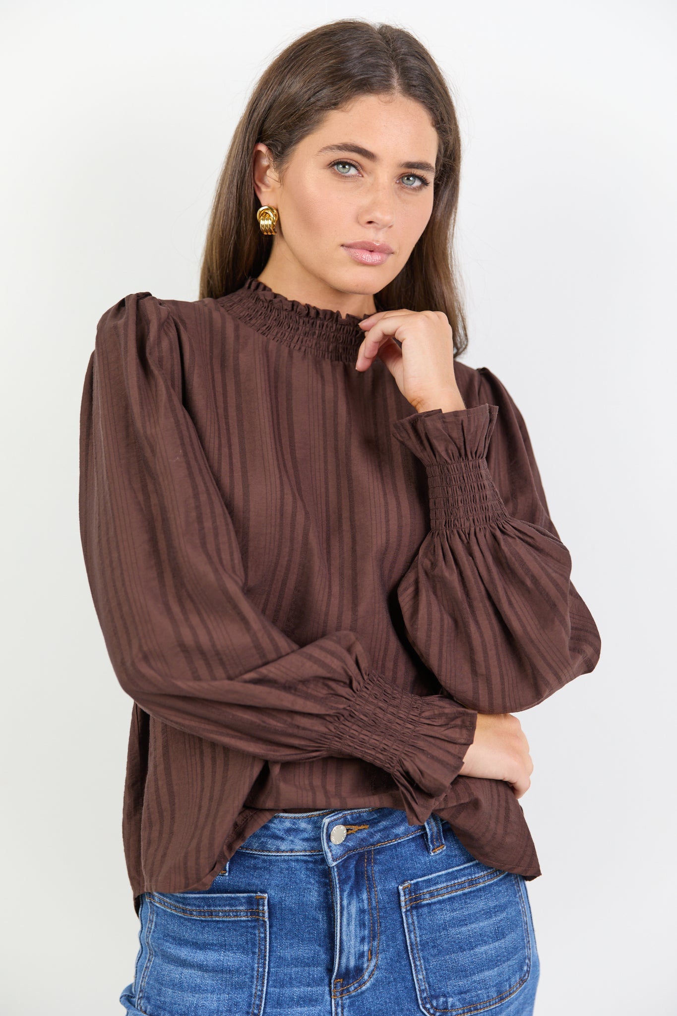 AMONG THE BRAVE EMBRACE SELF SREIPE SHIRRED NECK L/S TOP