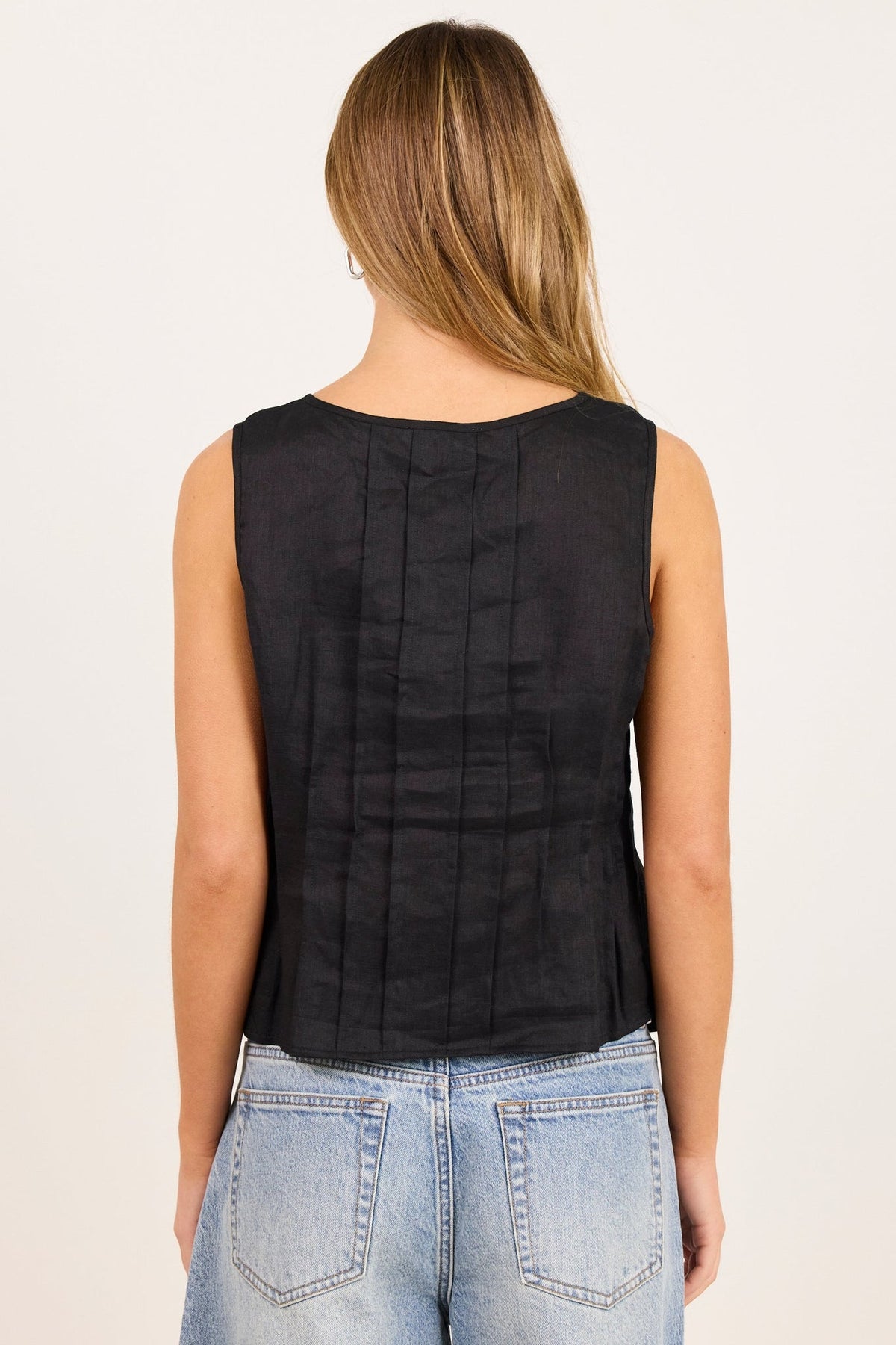 STORIES BE TOLD ENCOURAGE LINEN PINTUCK BOATNECK TOP