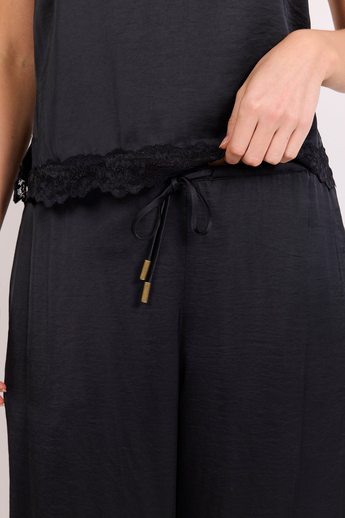 STORIES BE TOLD FLUIDITY SATIN BALLOON PULL ON PANT