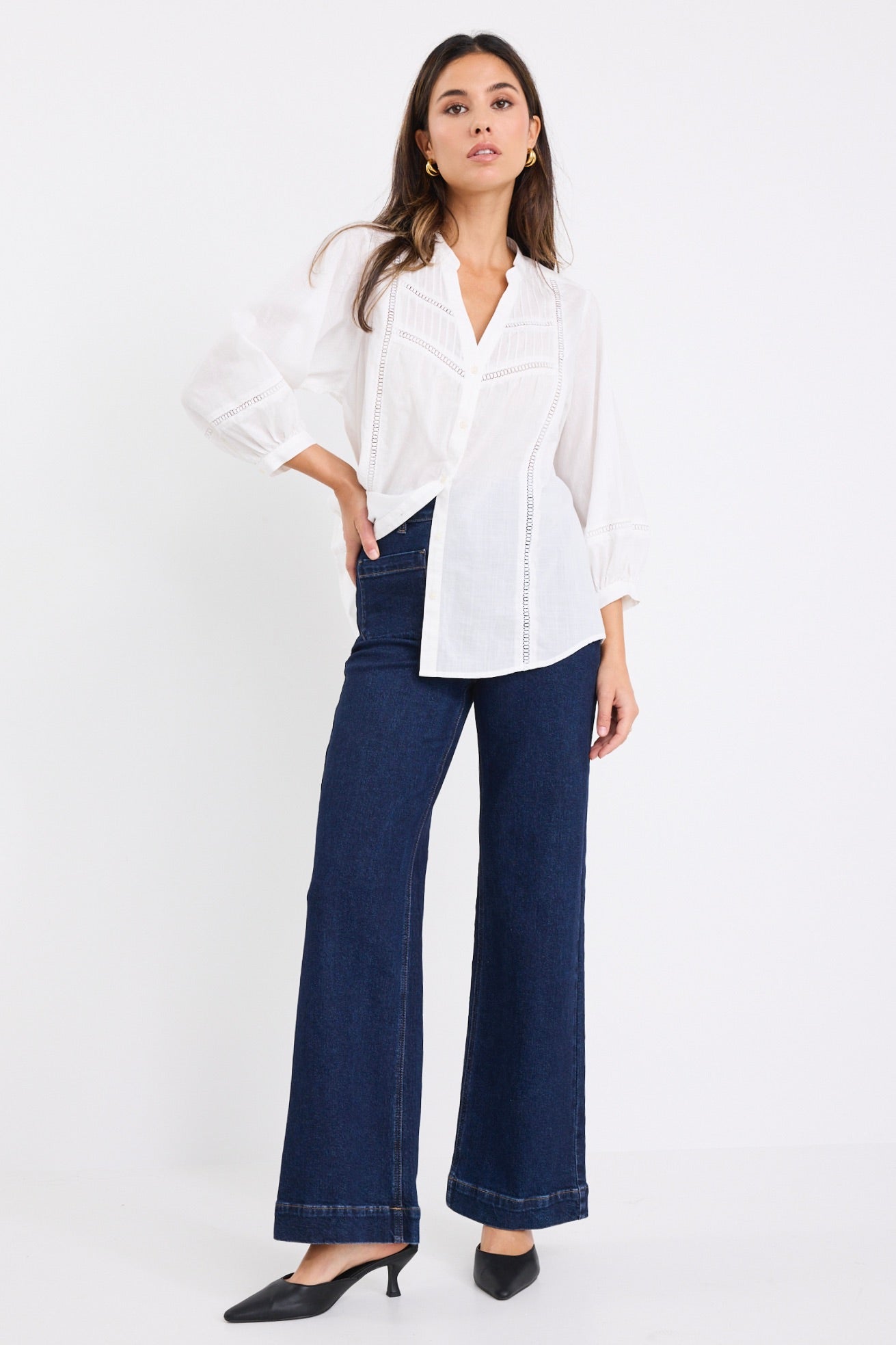 IVY + JACK ORNAMENTAL WHITE LACE INSERT PINTUCK SS SHIRT