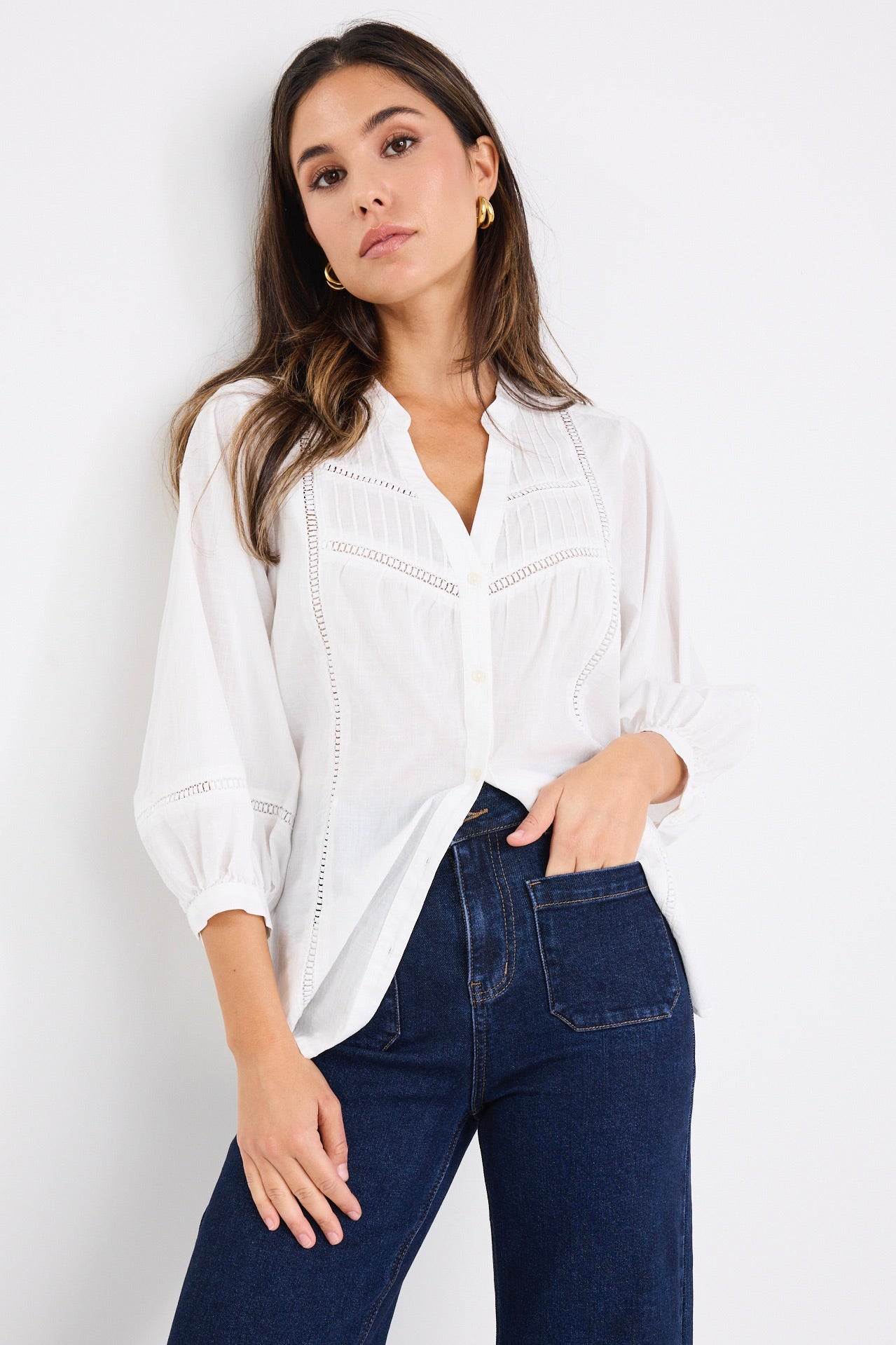 IVY + JACK ORNAMENTAL WHITE LACE INSERT PINTUCK SS SHIRT
