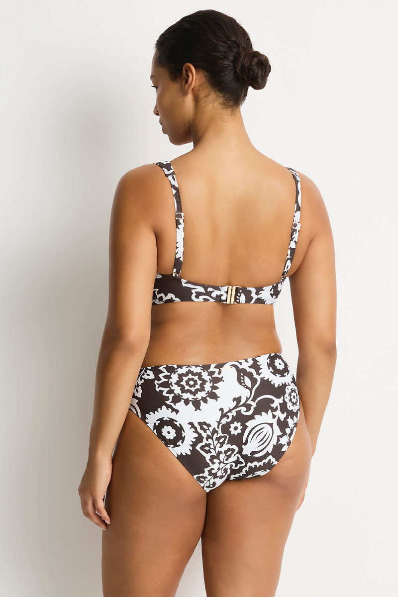 SEA LEVEL KASTELLO CROSS FRONT MULTIFIT BRA + SPORTY MID PANT SET
