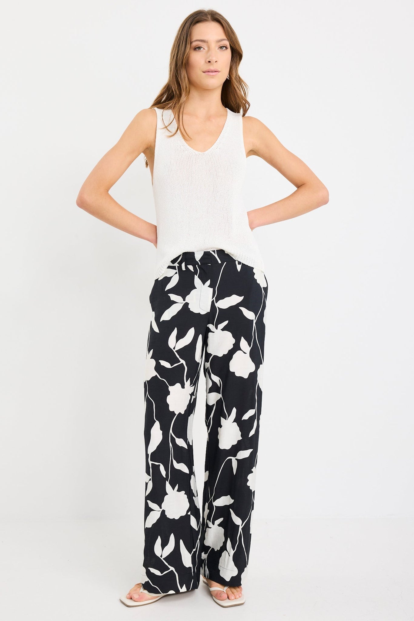 STORIES BE TOLD BENEFICIAL FLORAL FLAT FRONT ELASTIC BACK PANTS