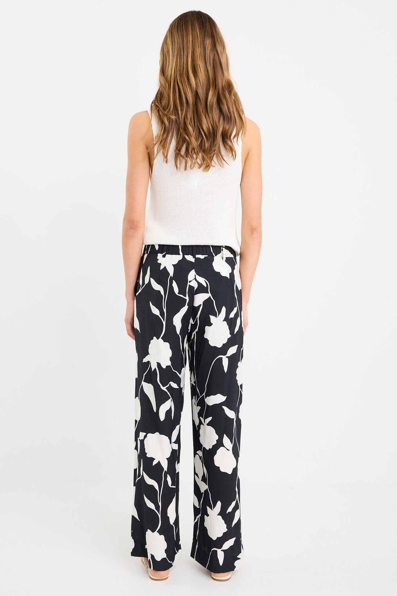 STORIES BE TOLD BENEFICIAL FLORAL FLAT FRONT ELASTIC BACK PANTS