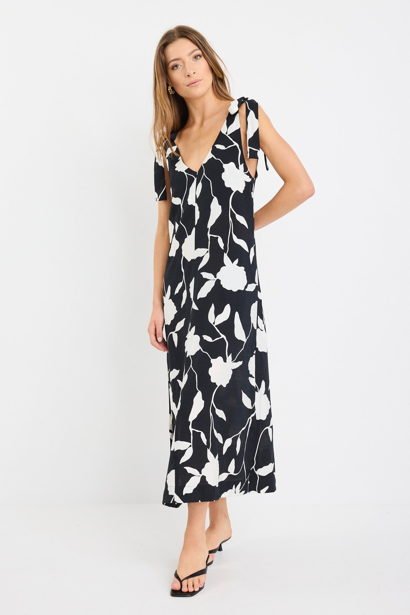 STORIES BE TOLD SPONTANEOUS WHITE FLORAL TIE SHOULDER RELAXED MIDI DRESS