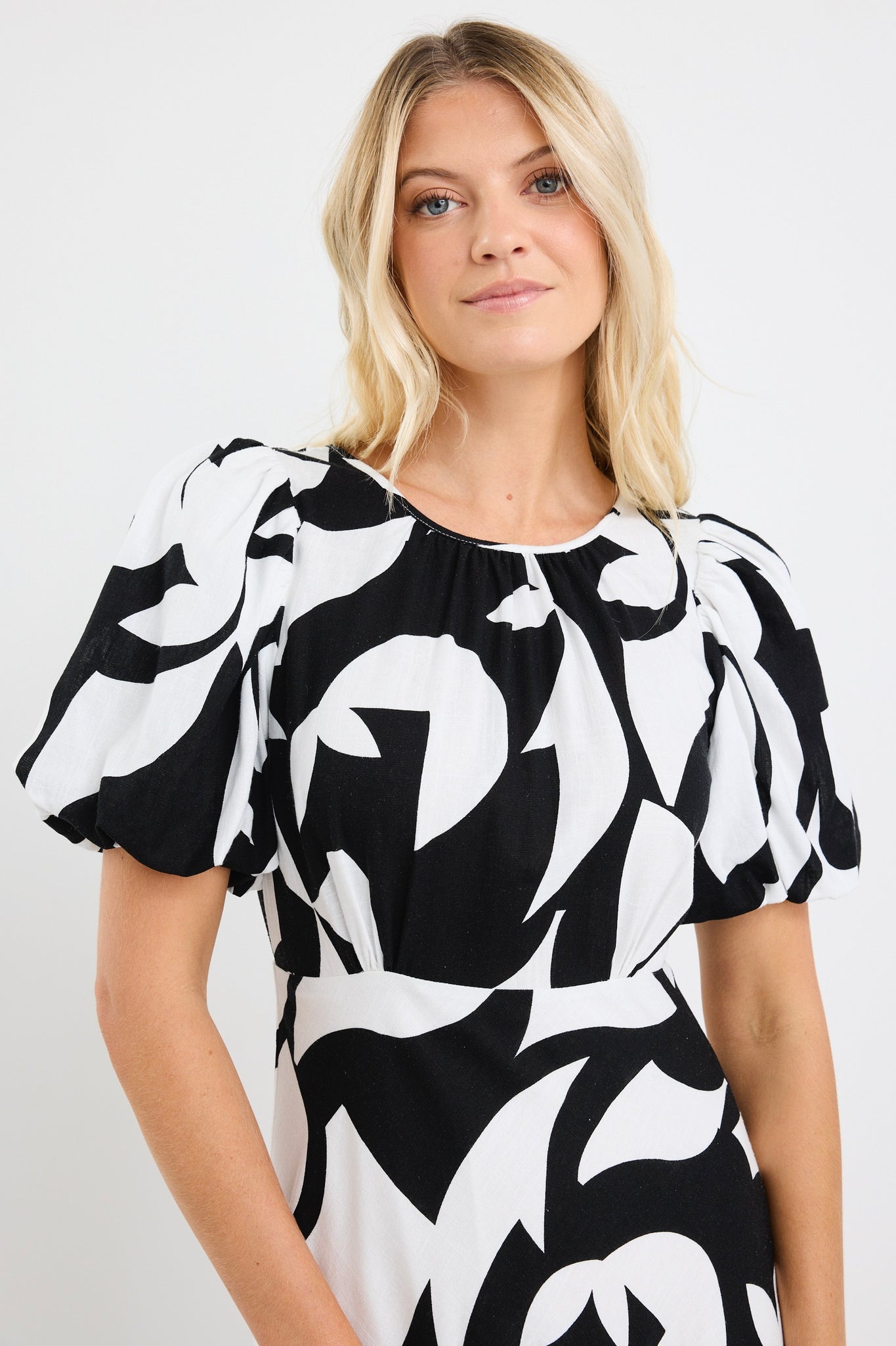 STORIES BE TOLD STAGE CUTOUT PRINT PUFF SLEEVE FLOATY MAXI DRESS