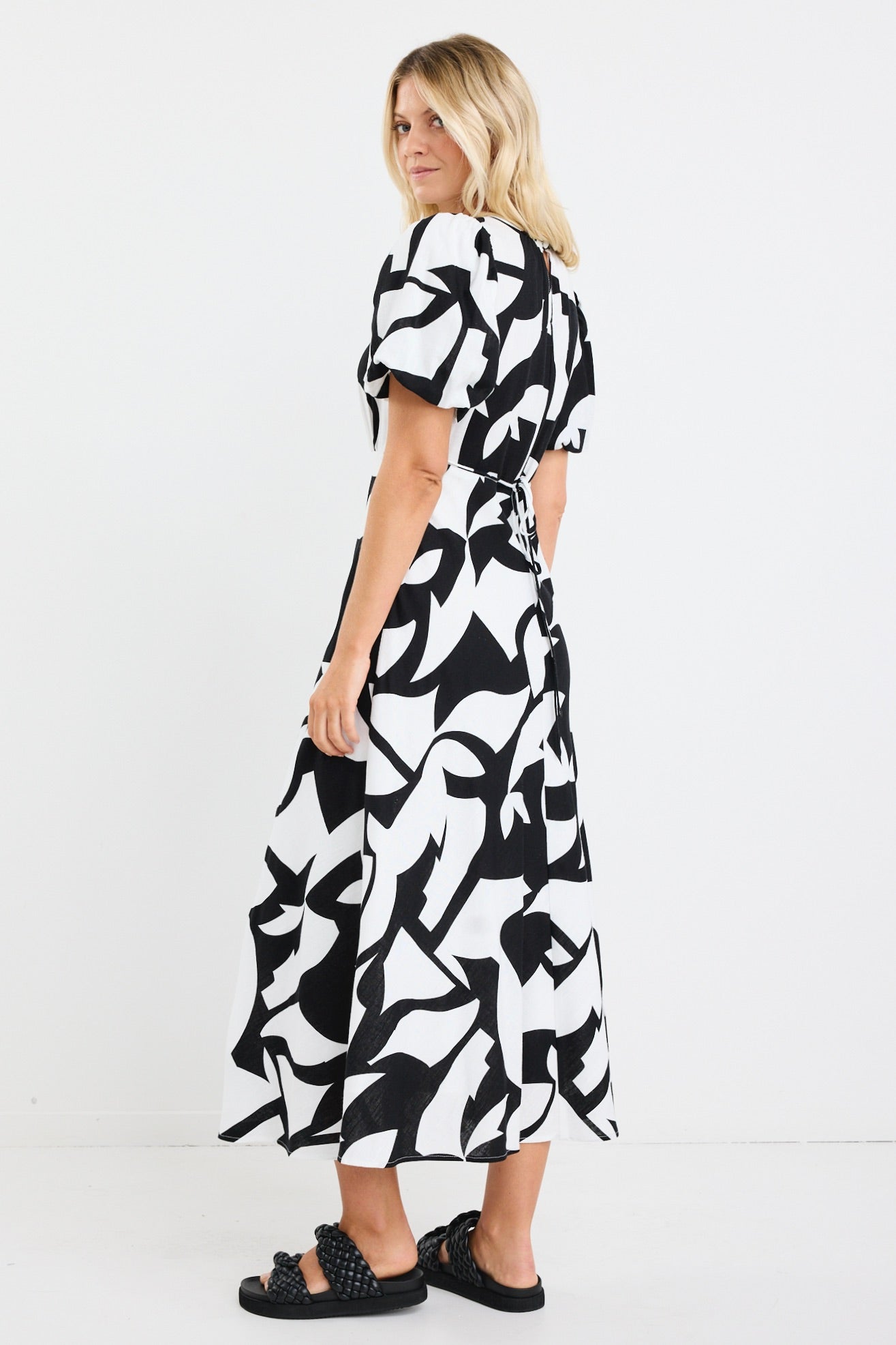 STORIES BE TOLD STAGE CUTOUT PRINT PUFF SLEEVE FLOATY MAXI DRESS