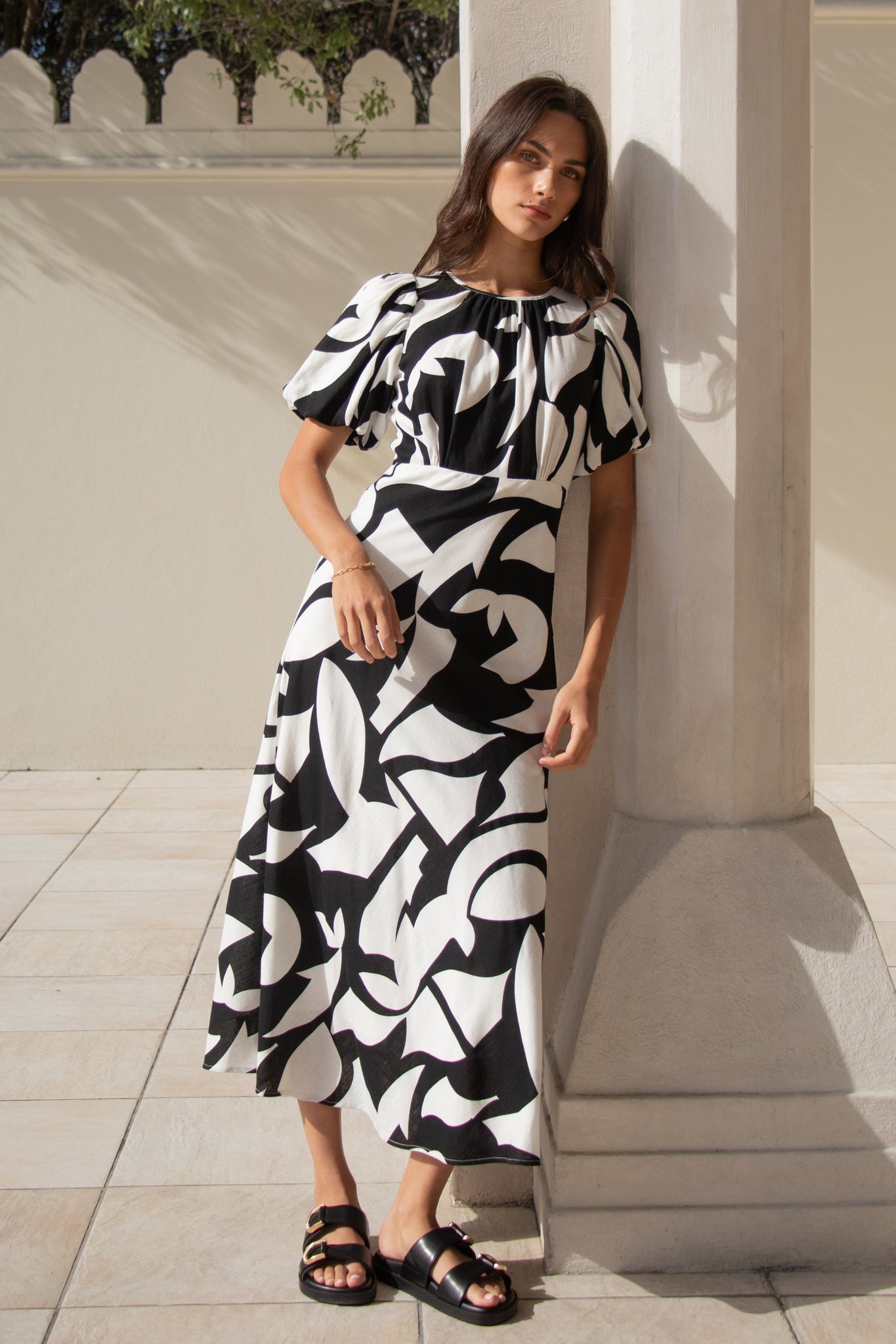 STORIES BE TOLD STAGE CUTOUT PRINT PUFF SLEEVE FLOATY MAXI DRESS