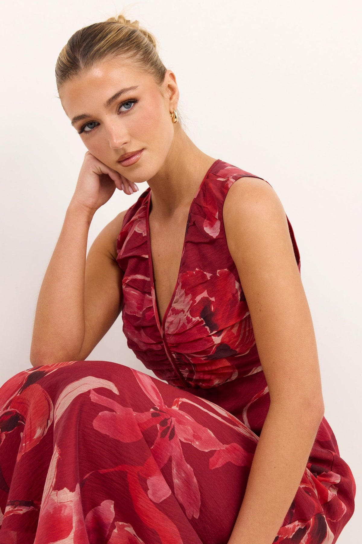 IVY + JACK TUCK PEONY SLEEVELESS PLEAT FRONT MAXI DRESS