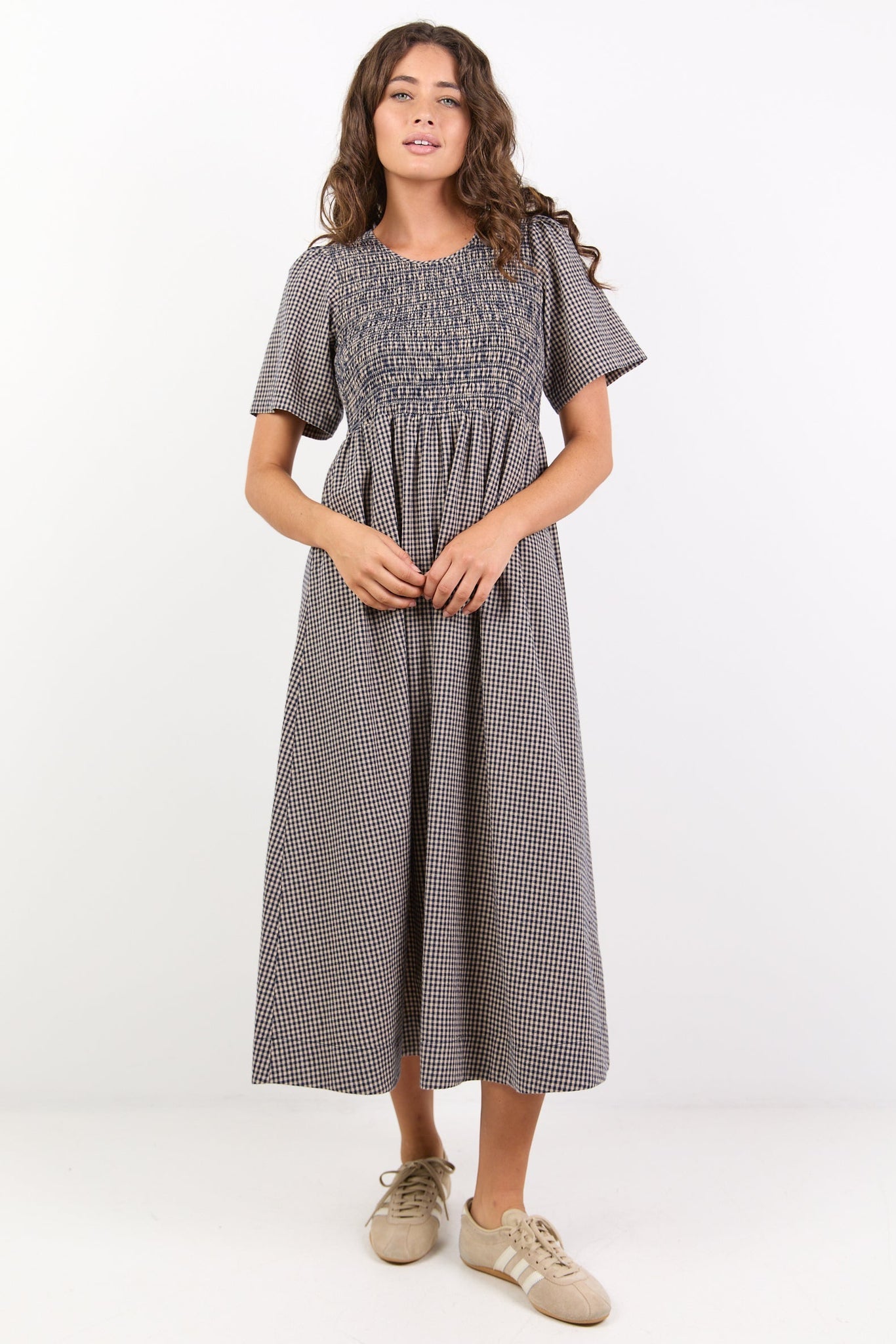 WREN MINI GINGHAM COTTON SHORT SLEEVE SHIRRED BODICE MIDI DRESS
