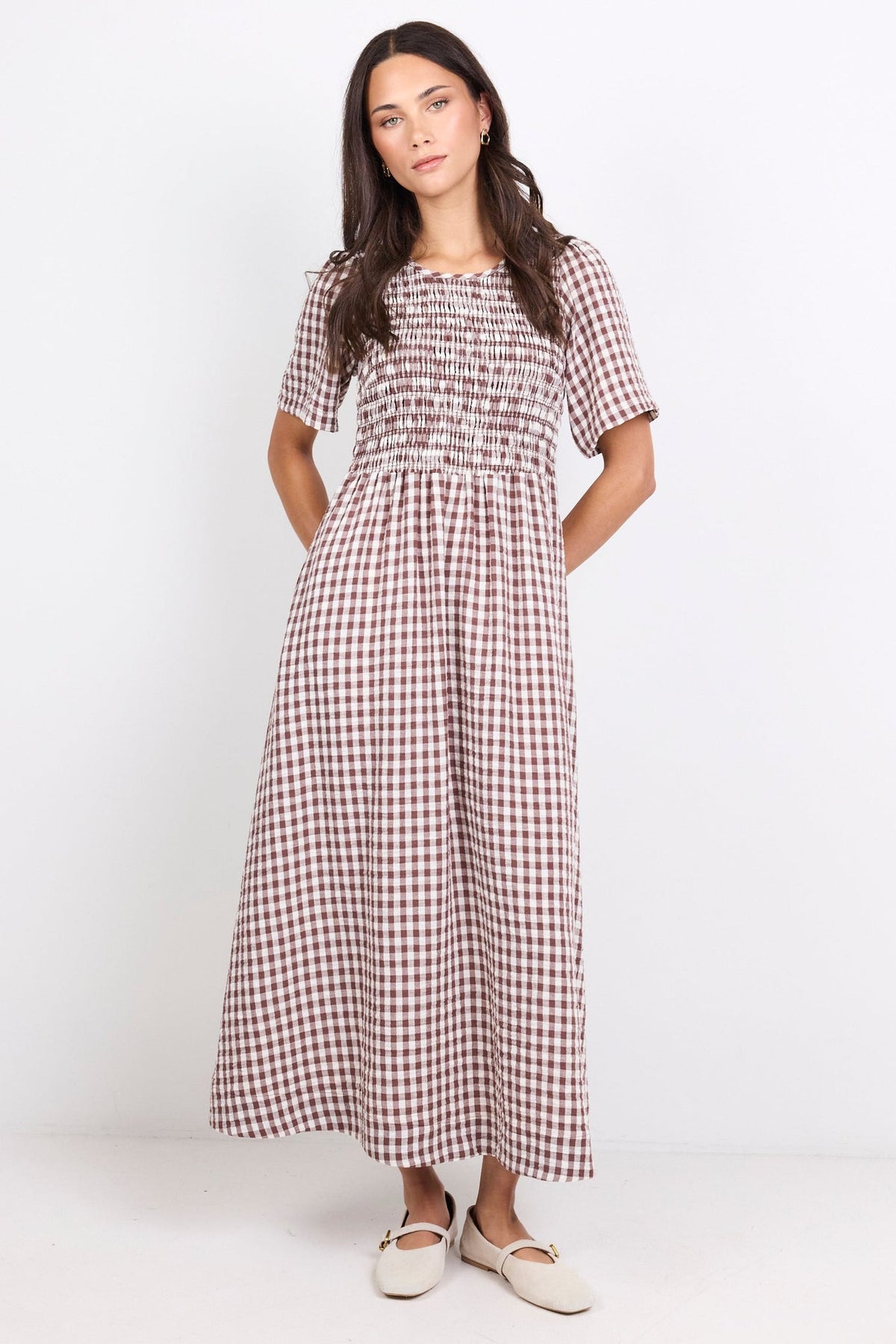 AMONG THE BRAVE WREN GINGHAM SS SHIRRED BODICE MIDI DRESS