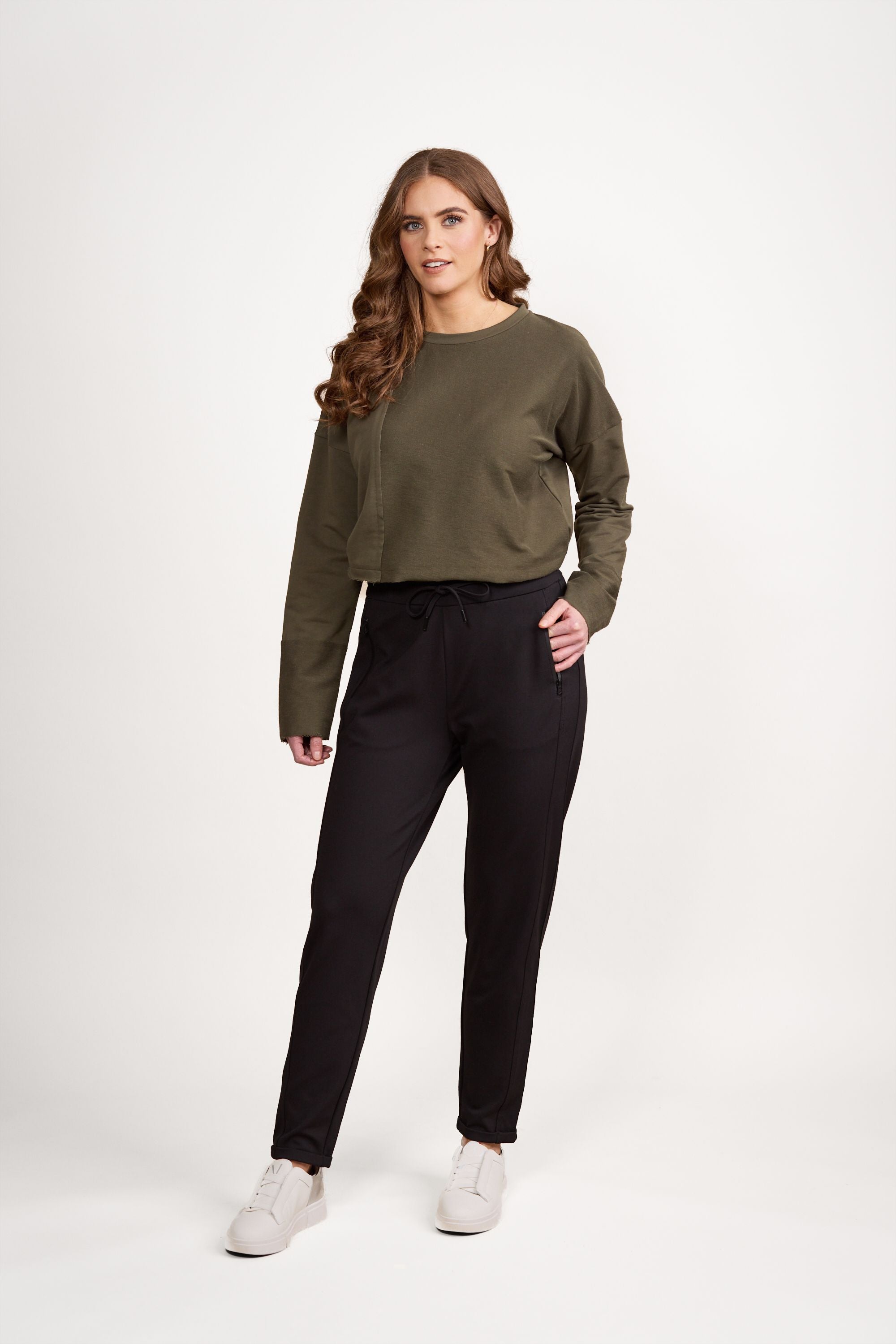VASSALLI RELAXED LEG ANKLE GRAZER PANT