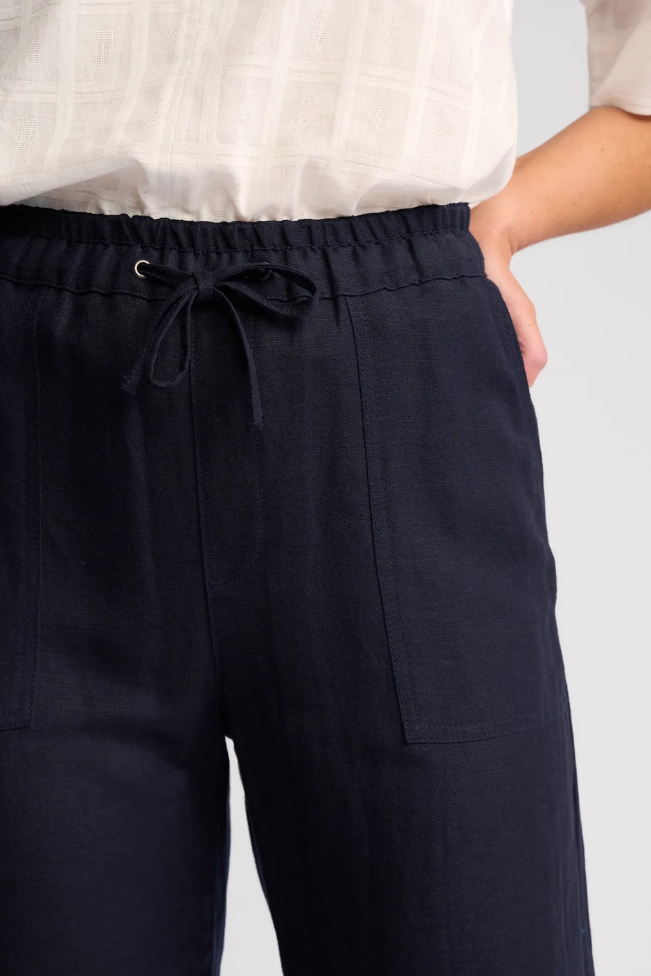 VASSALLI OXFORD SLIM LEG ANKLE GRAZER PANT