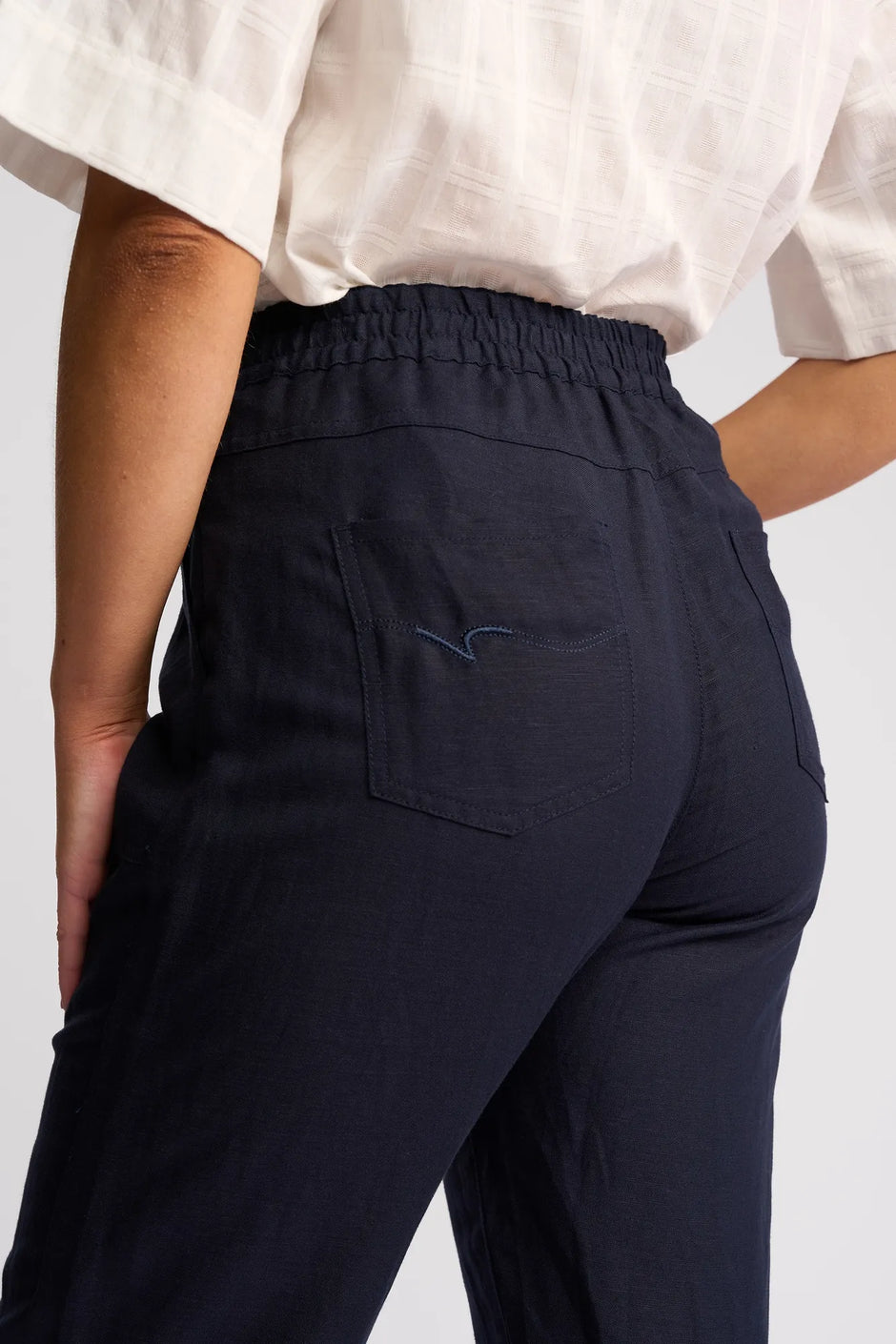 VASSALLI OXFORD SLIM LEG ANKLE GRAZER PANT